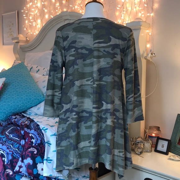 Camo low cut, V neck top - Picture 4 of 4